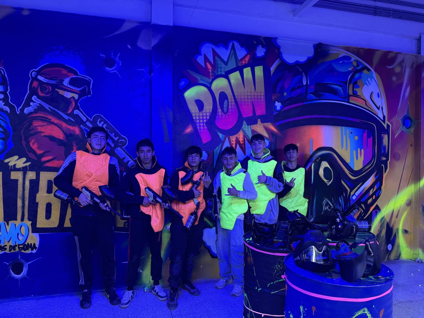 Grupo jugando paintball — Sede Norte Suba